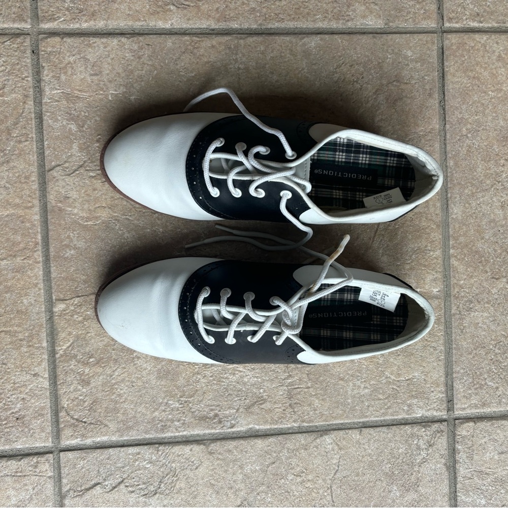 Women’s saddle shoes